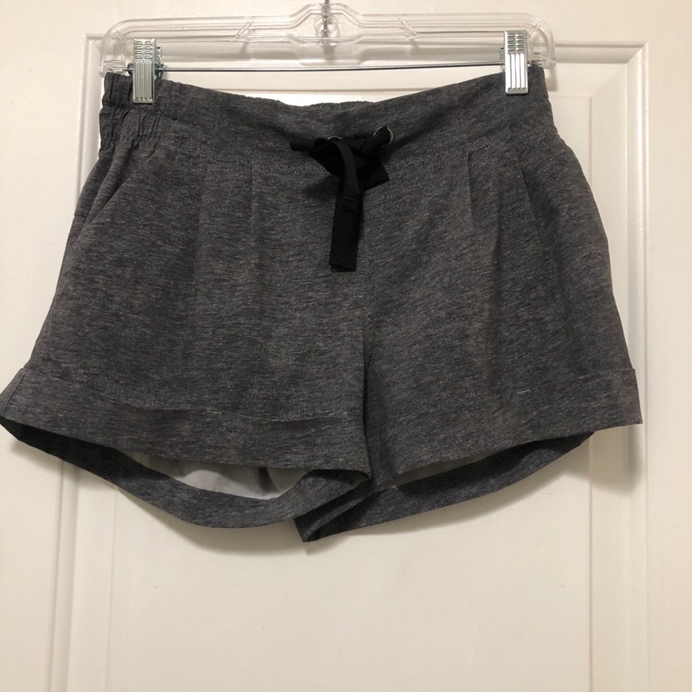 lululemon athletica Women's Heather Gray Athletic Shorts Size 6 So cute
